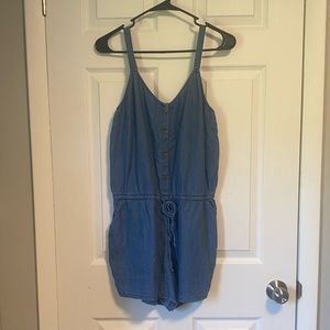Old Navy Denim shorts romper size Medium, pockets